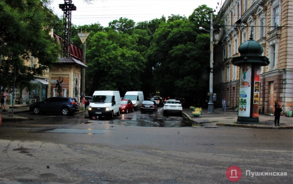В Одессе готовы заплатить 300 тысяч за проект ремонта 700 квадратных метров тротуара в центре. Фото
