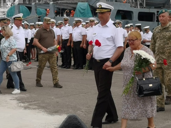 В Одесском порту открыли памятник павшим украинским морякам 