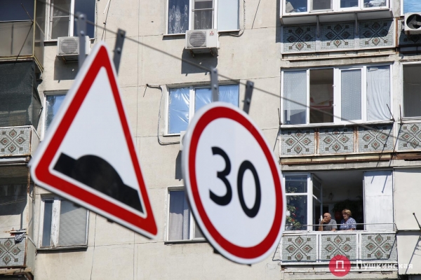 Для борьбы с дрифтерами: на площади в Одессе монтируют первые «берлинские подушки»