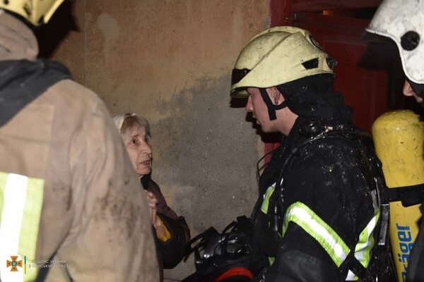 Включил на ночь электроплиту: на пожаре в Одессе погиб мужчина