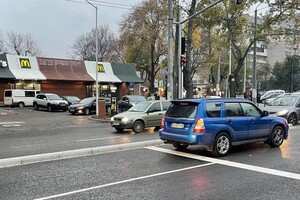 Нарушать больше не получится: на Черняховского установили бетонный барьер