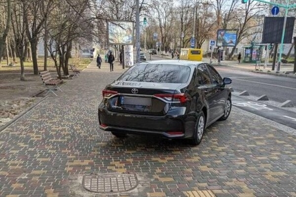 С фантазией все в порядке: свежая фотоподборка наглых водителей в Одессе