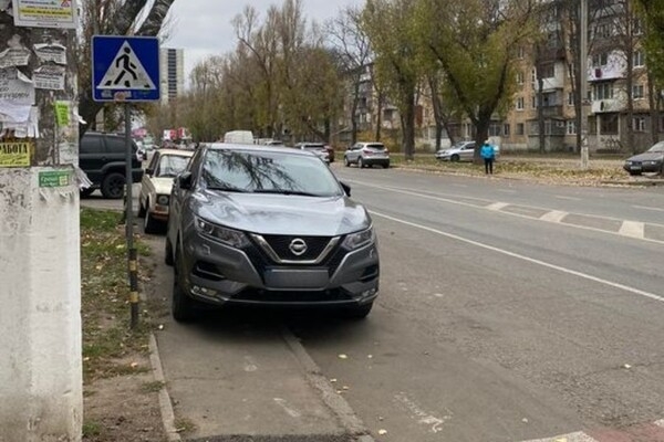 С фантазией все в порядке: свежая фотоподборка наглых водителей в Одессе