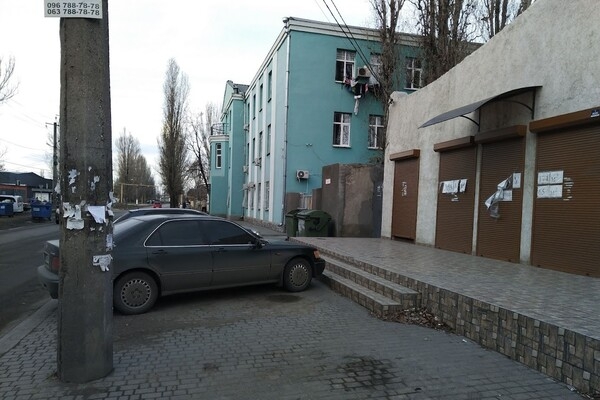 С фантазией все в порядке: свежая фотоподборка наглых водителей в Одессе