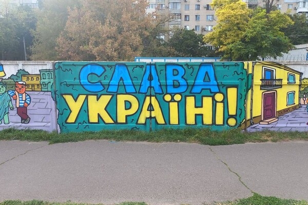 На Таирова появился новый большой котомурал (фото)