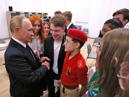 «Рашизм головного мозку»: путін перед зустріччю зі школярами змусив їх сидіти два тижні на карантині