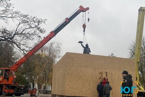 В Измаиле демонтируют памятник Суворову