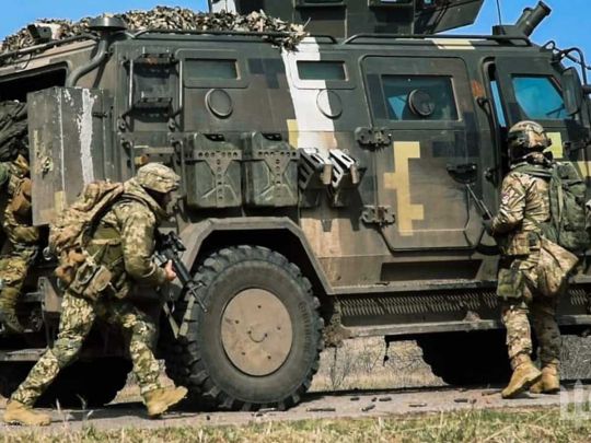 Гелікоптер Мі-24, шість безпілотників, 2 ЗРК і склад боєприпасів: ЗСУ завдали нищівних ударів по скупченнях ворога