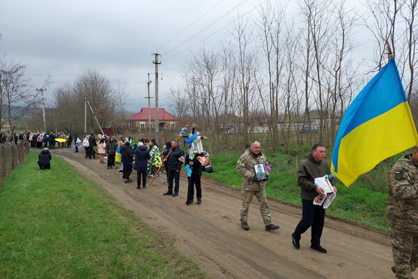 В Одесской области простились с погибшим защитником Романом Леонтьевым