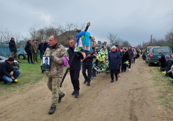 В Одесской области простились с погибшим защитником Романом Леонтьевым