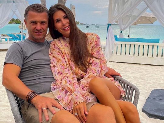 Чекати залишилося недовго: дружина Реброва із ностальгією показала будинок пари під Києвом (фото)
