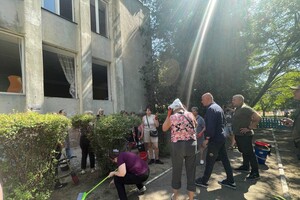 От ночной атаки дронов в Одессе пострадали несколько школ и детских садов