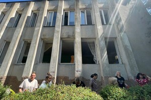 От ночной атаки дронов в Одессе пострадали несколько школ и детских садов