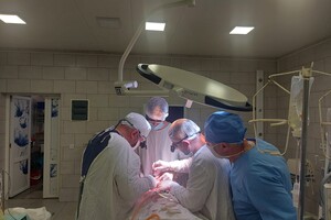 В Одесской области девочка получила серьезную травму от металлических качелей: ей пришлось "собирать" лицо