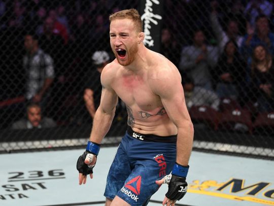 Ексчемпіон UFC програв шалену суперечку та на один день «став» жінкою (відео)