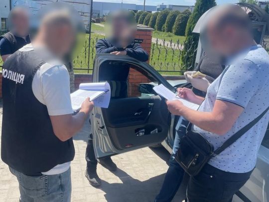 Працівники ТЦК та офіцер однієї з військових частин на Волині за хабарі знімали з розшуку ухилянтів, — поліція
