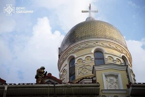 Утром в один из куполов храма Свято-Иверского мужского монастыря ударила молния 