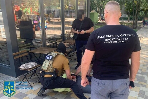 Переправлял уклонистов в Румынию: в Одесской области разоблачили экс-начальника отдела исполнительной службы