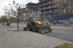 Снимают трамвайные пути: как в Одессе продолжается ремонт спуска Виталия Блажко