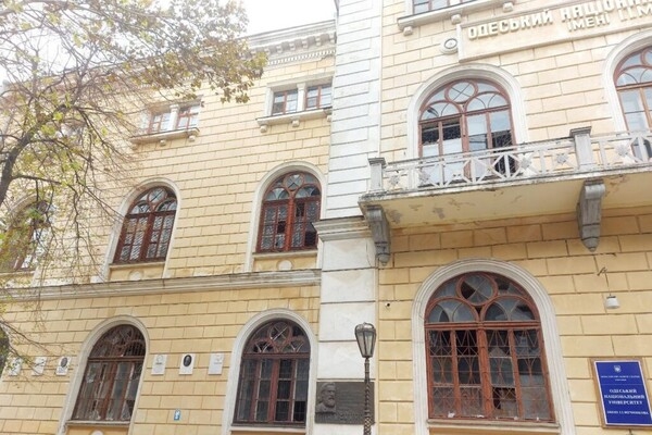 В результате вчерашнего обстрела Одессы получили повреждения более 20 объектов культурного наследия: перечень