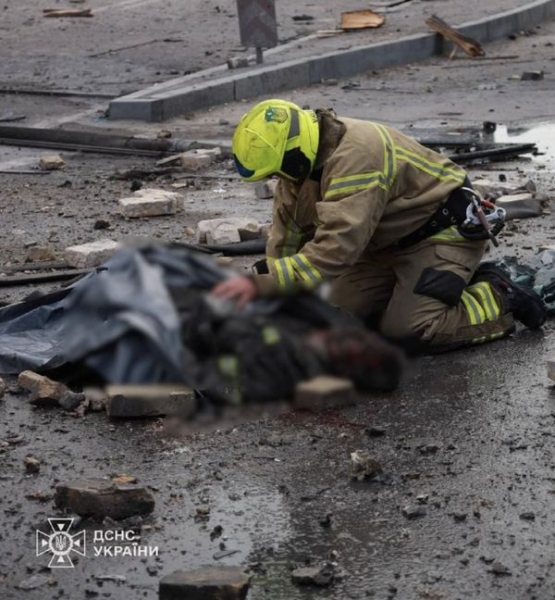 Прийшли першими на допомогу людям: у Києві загинули троє співробітників ДСНС, 9 отримали травми та поранення