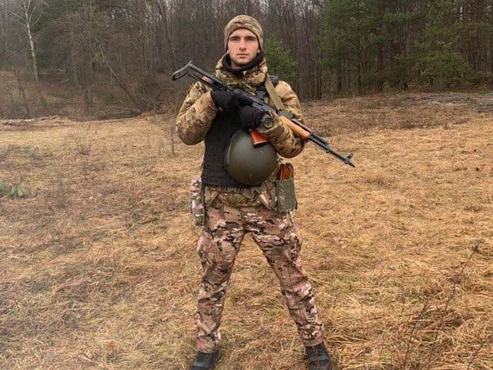 «Синочок народився вже після загибелі коханого»: 21-річний поліцейський з Чернігівщини став легендою штурмової бригади