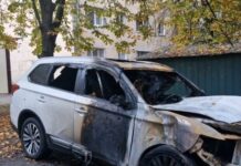 Поджог автомобилей на Черемушках в Одессе: полицейские задержали виновного